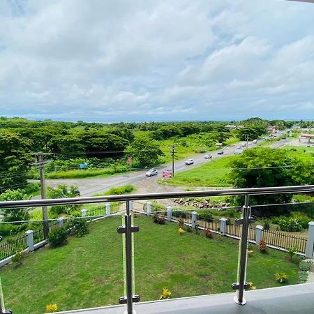 Lovely 4-Bedroom Holiday Home With Free Parking. 劳托卡 外观 照片