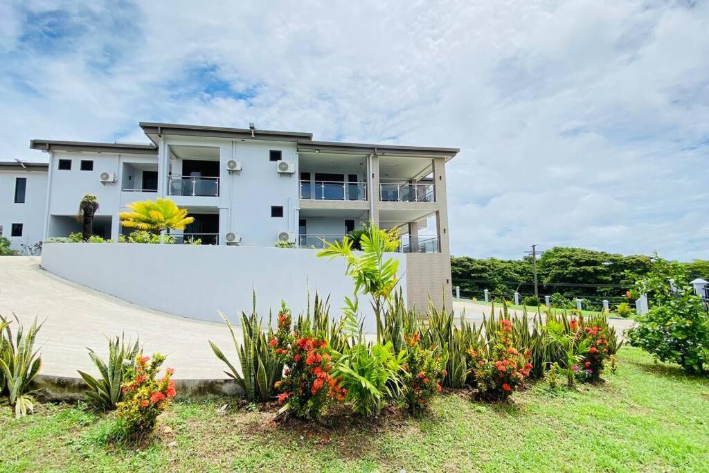 Lovely 4-Bedroom Holiday Home With Free Parking. 劳托卡 外观 照片