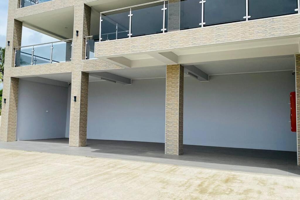 Lovely 4-Bedroom Holiday Home With Free Parking. 劳托卡 外观 照片