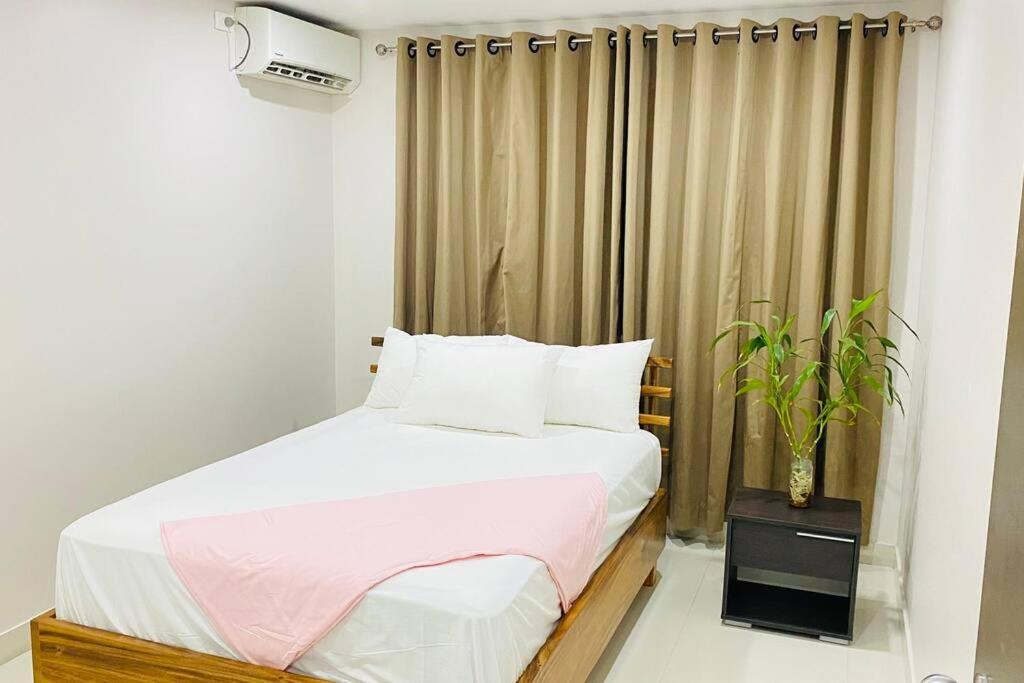 Lovely 4-Bedroom Holiday Home With Free Parking. 劳托卡 外观 照片