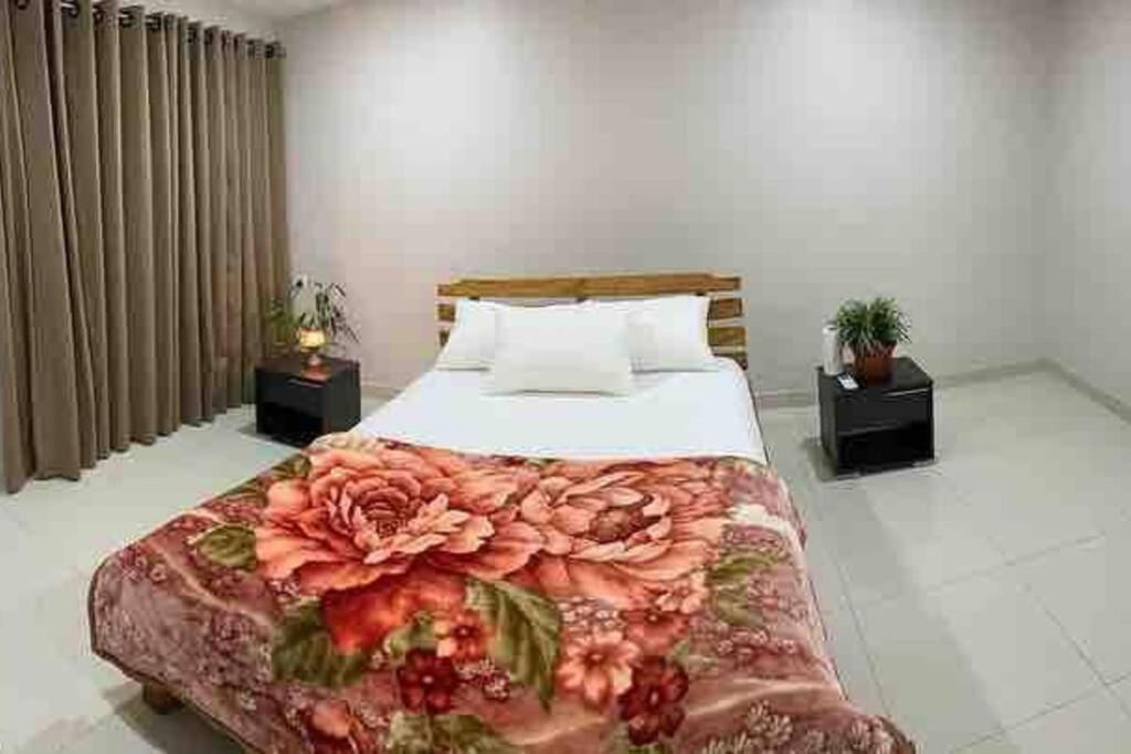 Lovely 4-Bedroom Holiday Home With Free Parking. 劳托卡 外观 照片