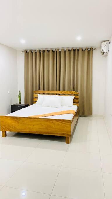 Lovely 4-Bedroom Holiday Home With Free Parking. 劳托卡 外观 照片