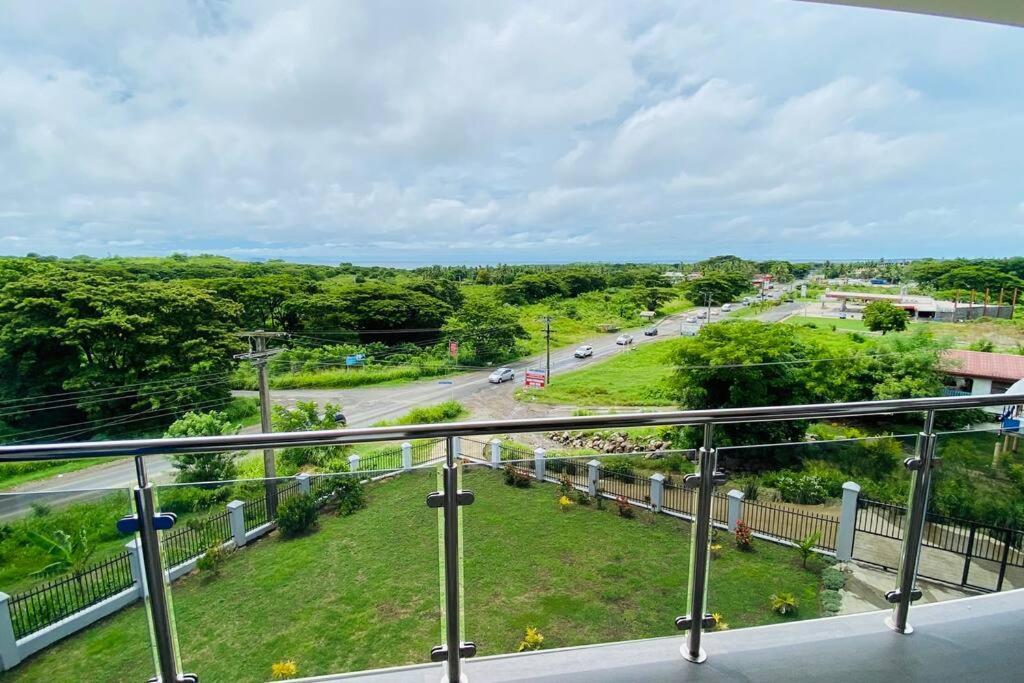 Lovely 4-Bedroom Holiday Home With Free Parking. 劳托卡 外观 照片