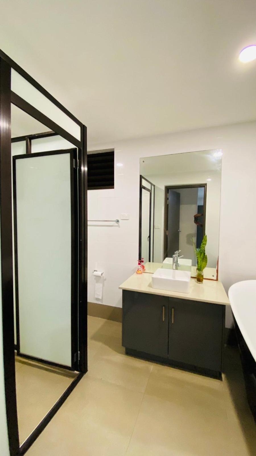 Lovely 4-Bedroom Holiday Home With Free Parking. 劳托卡 外观 照片