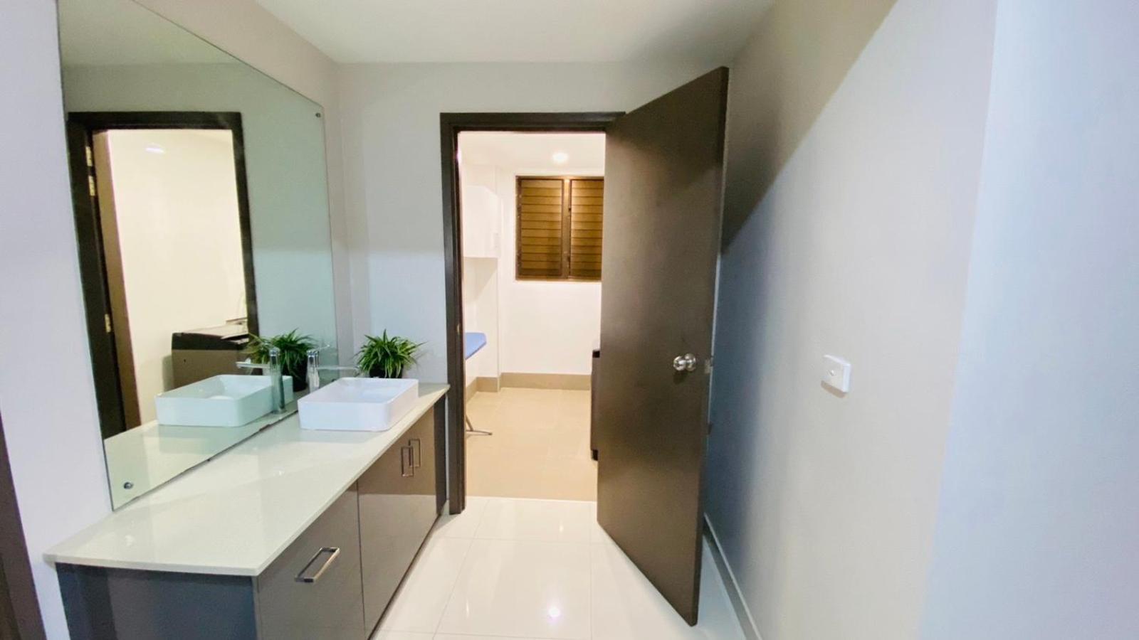 Lovely 4-Bedroom Holiday Home With Free Parking. 劳托卡 外观 照片