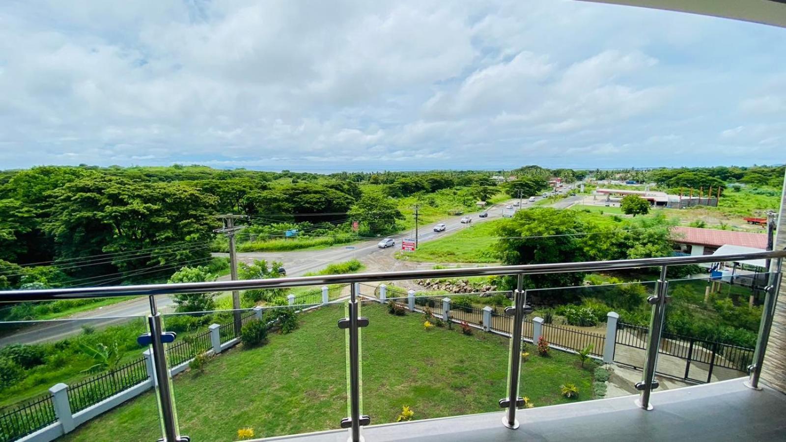 Lovely 4-Bedroom Holiday Home With Free Parking. 劳托卡 外观 照片