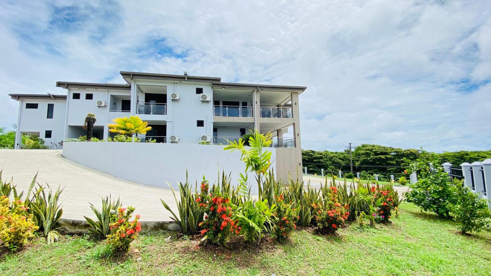 Lovely 4-Bedroom Holiday Home With Free Parking. 劳托卡 外观 照片